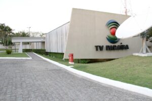 Jornalistas da TV Paraíba tiveram objetos pessoais roubados durante o trabalho (foto: Reprodução)