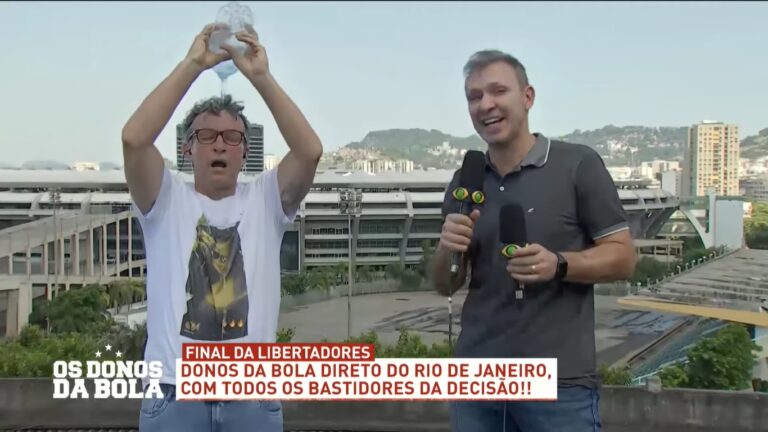 Craque Neto tomou banho ao vivo no programa Os Donos da Bola (foto: Reprodução/Band)