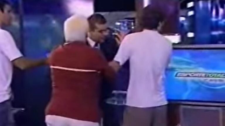Em 2004, o Esporte Total foi palco de uma das brigas mais conhecidas da televisão brasileira (foto: Reprodução/Band)