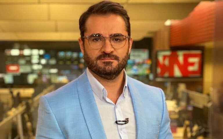 Marcelo Cosme é o âncora do Em Pauta: GloboNews superou emissoras abertas no ranking de audiências de janeiro (foto: Reprodução/Instagram)