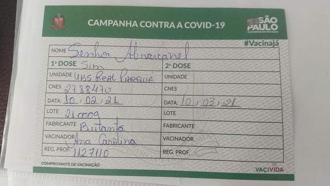 Senhor Abravanel? Nome de Silvio Santos foi escrito errado em cartão de vacinação (foto: Divulgação)