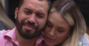 Gilberto Nogueira e Sarah Andrade no episódio de terça (9/02) do BBB21: recorde de audiência (foto: Reprodução/TV Globo)