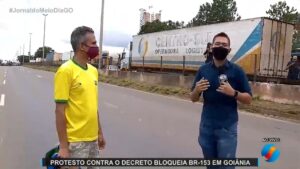 Equipe da TV Serra Dourada, afiliada do SBT, é agredida ao vivo (foto: Reprodução/TV Serra Dourada)