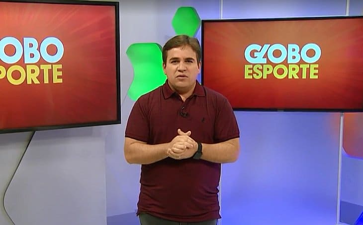Apresentador eventual do Globo Esporte, Danilo Ribeiro chegou a ser colocado no oxigênio (foto: Reprodução/TV Bahia)