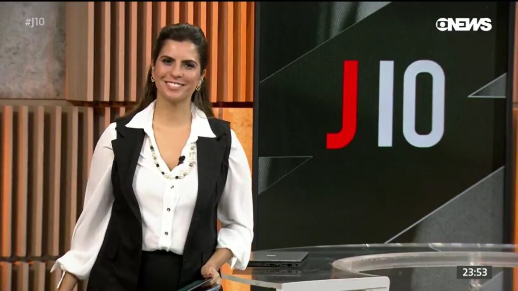 Camila Bomfim no Jornal das 10 de 4 de março: noticiário vive crise de audiência (foto: Reprodução/GloboNews)