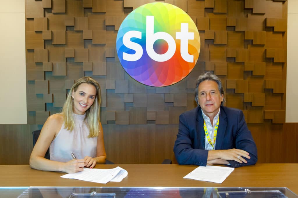 Nadine Basttos e Luciano Callegari Junior, diretor de esportes do SBT: trocou a Globo pela emissora de Silvio Santos (foto: SBT/Beatriz Nadler)