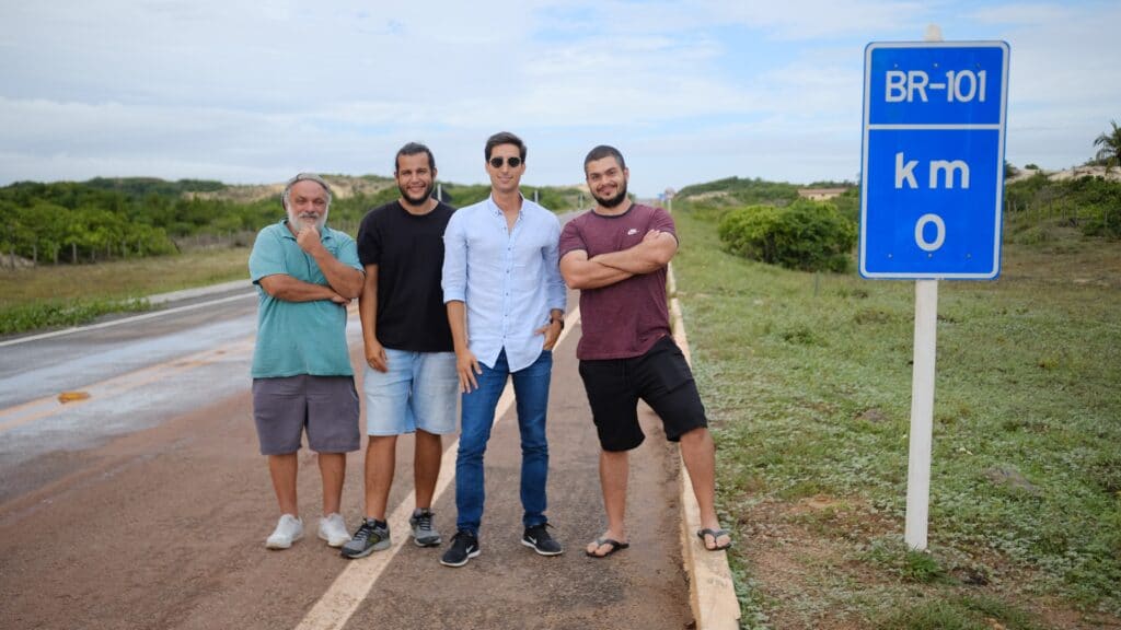A equipe do documentário BR 101, que será exibido na nova faixa de documentários originais da GloboNews (foto: Globo/Divulgação)