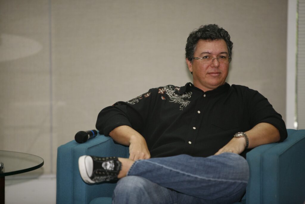 Em entrevista inédita, Boninho alfinetou A Fazenda e insinuou que reality da Record é ruim (foto: Fabrício Mota/TV Globo)