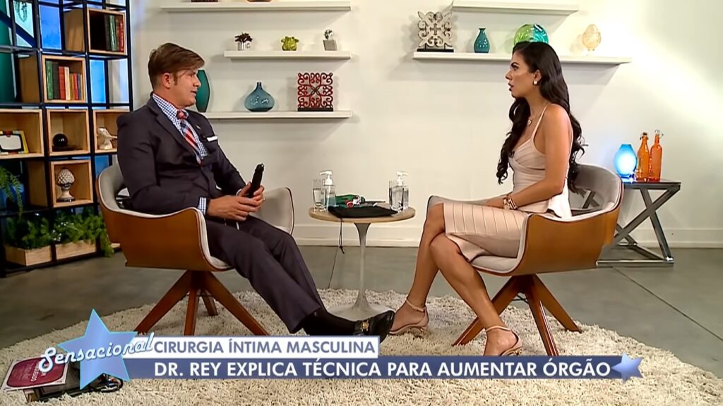 Dr. Rey chocou Daniela Albuquerque com dicas de aumento peniano (foto: Reprodução/RedeTV!)