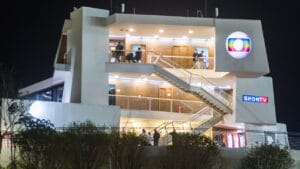 Estúdio da Globo para os Jogos Olímpicos e Paralímpicos de 2016 no Rio de Janeiro; a emissora desistiu de montar estrutura em Tóquio por conta da crise sanitária (foto: Reprodução)