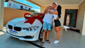 Isadora Nogueira presenteou o pai com uma BMW novinha (foto: Divulgação)