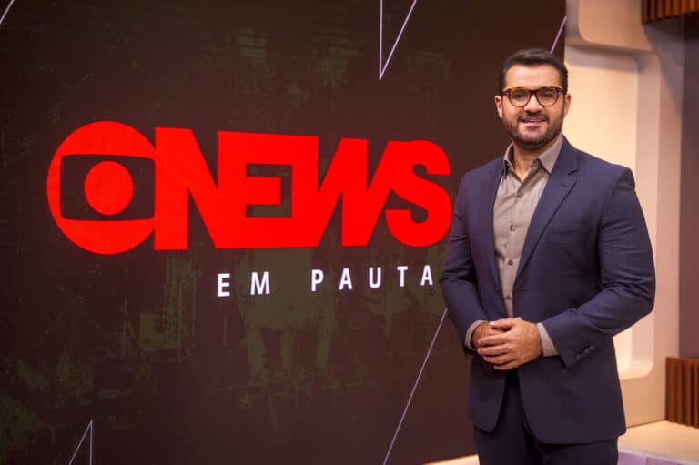 Marcelo Cosme revelou como Paulo Gustavo o ajudou a se assumir gay para a família (foto: Globo/João Cotta)