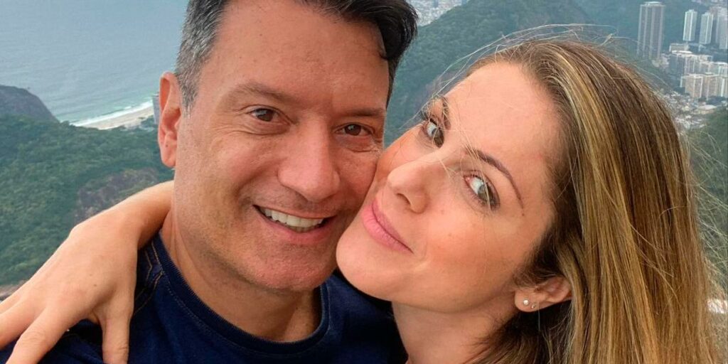 Jacqueline Brazil e Luiz Carlos Jr. completaram um ano de relacionamento (foto: Reprodução)