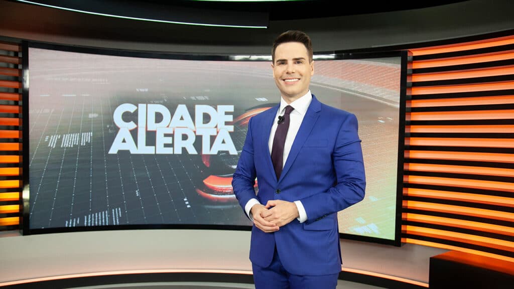Luiz Bacci comanda o Cidade Alerta na Record; jornalístico fechou maio com recordes de audiência (foto: Record/Edu Moraes)