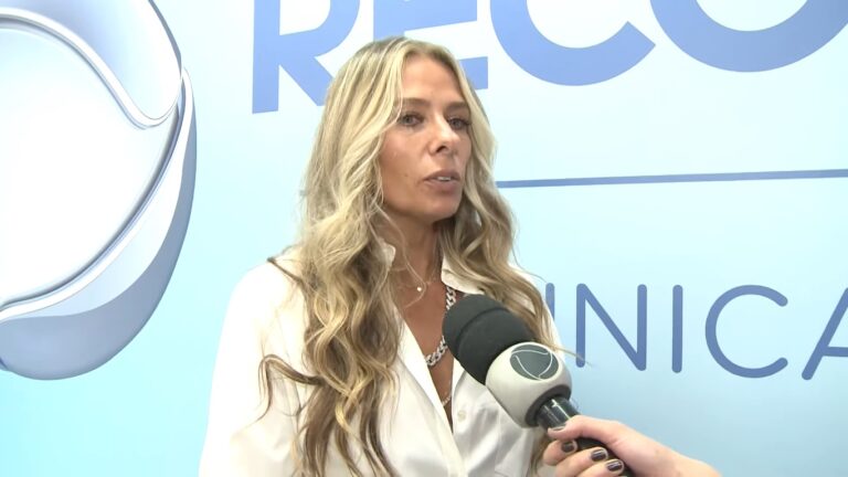 Adriane Galisteu foi escolhida para apresentar A Fazenda 13 (foto: Reprodução/Record)