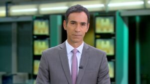 César Tralli no Jornal Hoje de 16 de junho: mais notícias policiais (foto: Reprodução/TV Globo)