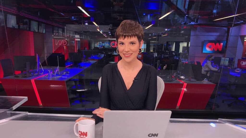 Gloria Vanique vai apresentar e narrar documentários na CNN Brasil (foto: Reprodução)