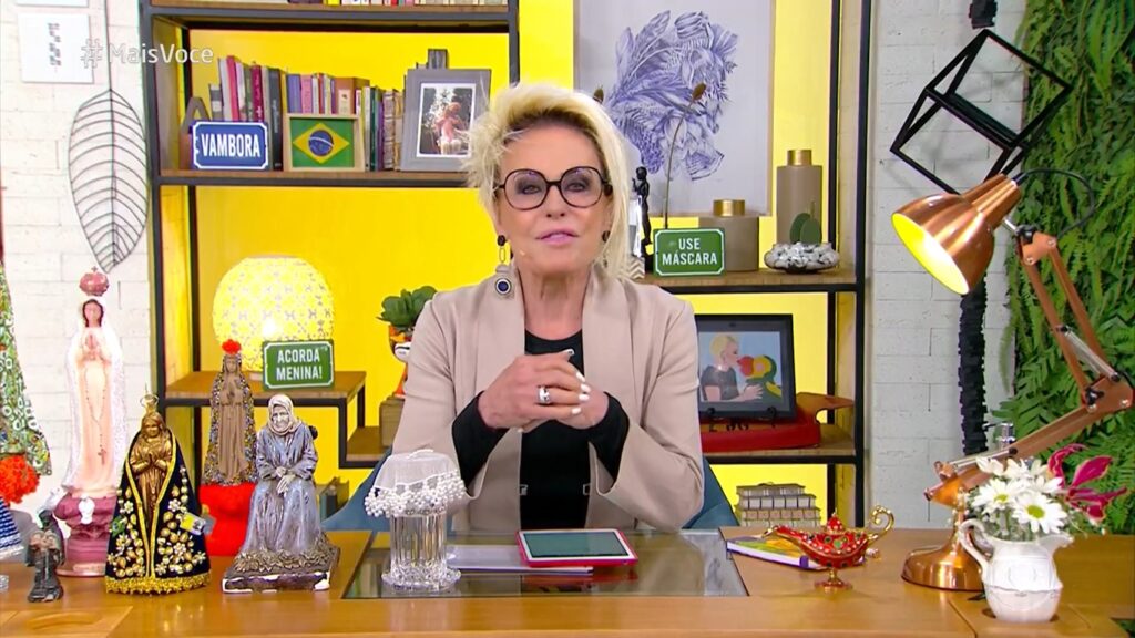 Ana Maria Braga pediu puxadinho em seu cenário e expulsou o Hora 1 de seu estúdio (foto: Reprodução/TV Globo)