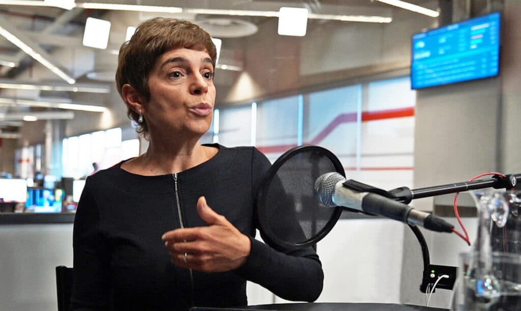 Renata Lo Prete comanda O Assunto no G1; consumo de podcasts aumentou durante o isolamento social no Brasil (foto: Globo/Ramón Vasconcelos)