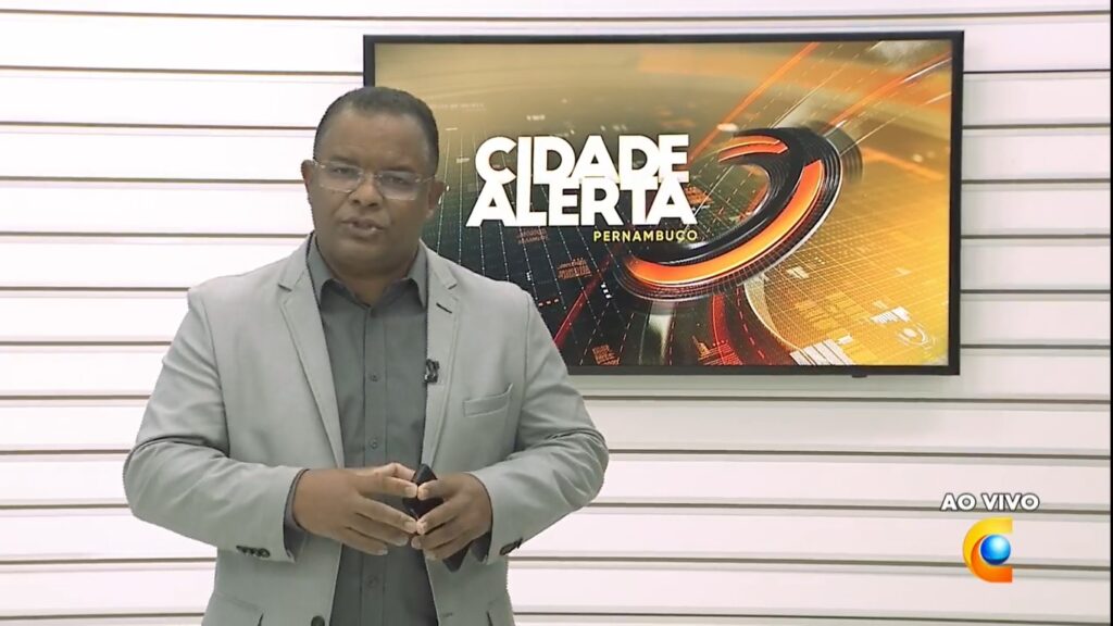 Evenilson Santana é apresentador substituto do Cidade Alerta em Pernambuco (foto: Reprodução/TV Clube)