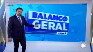Geraldo Luís no Balanço Geral Manhã: beneficiado com ausência de telejornais da Globo (foto: Reprodução/Record)