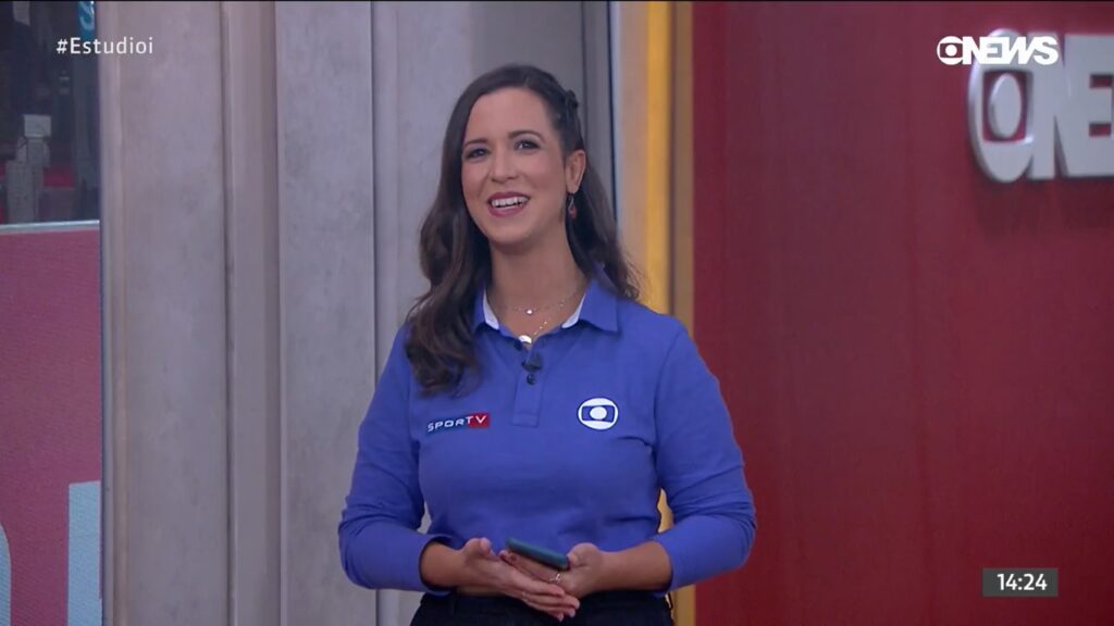 Lívia Laranjeira foi uma das convocadas para a cobertura no canal de notícias da Globo: mesma blusa por 17 dias (foto: Reprodução/GloboNews)