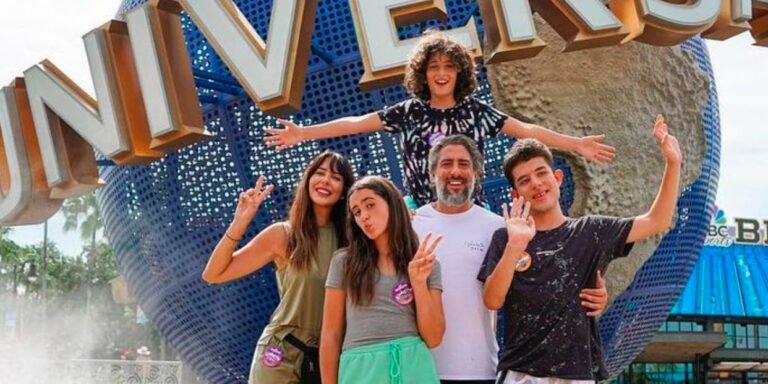 Marcos Mion posa ao lado de sua família (foto: Reprodução)