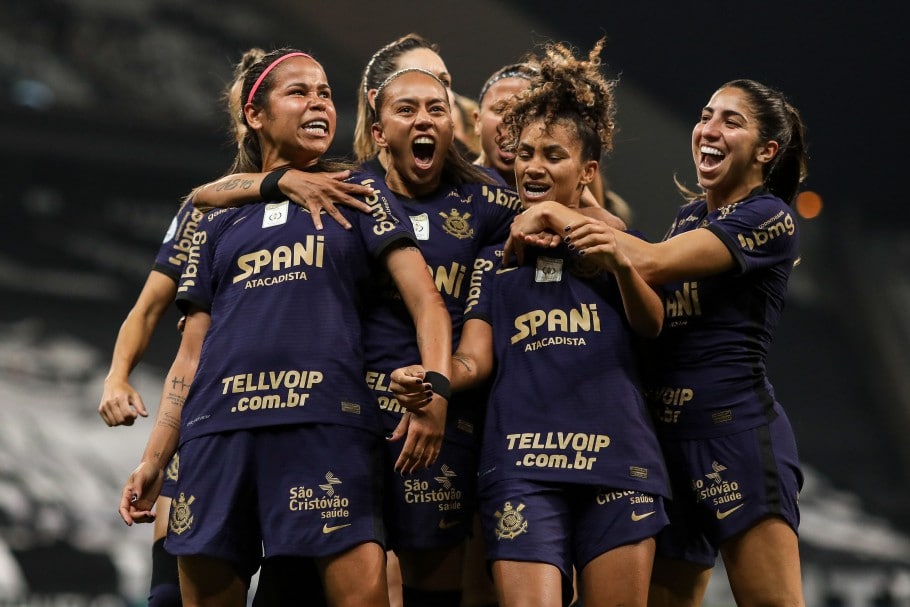 Imagem das jogadoras do Corinthians comemorando durante a partida da final do Campeonato Brasileiro Feminino