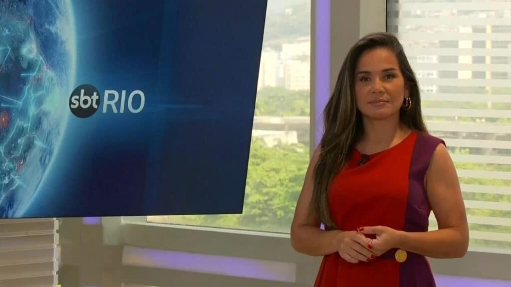 Isabele Benito falou sobre as novidades no cenário após mudança para nova sede do SBT Rio (foto: Reprodução/SBT)
