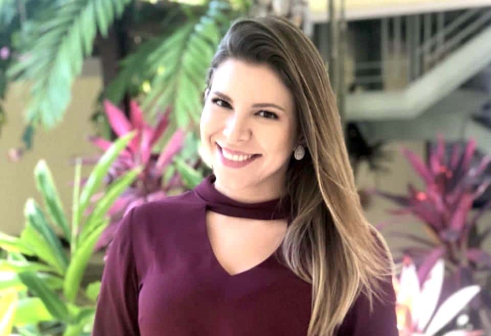Marina Alves é repórter da TV Verdes Mares, afiliada da Globo no Ceará (foto: Reprodução)