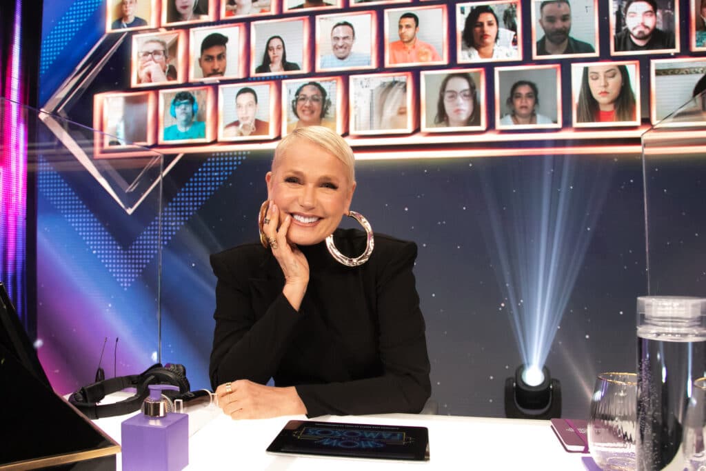 Xuxa durante participação no primeiro Domingão com Huck; apresentadora desabafou sobre boatos de que teria “pacto” com o Diabo (foto: Globo/Marcos Rosa)