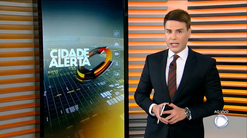 Luiz Bacci é o apresentador titular do Cidade Alerta (foto: Reprodução/Record)