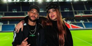 Rafaella Santos posa ao lado de Neymar: revolta por comentário de Galvão Bueno (foto: Reprodução)