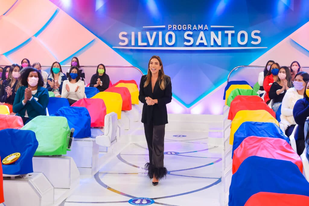Imagem de Patricia Abravanel em gravação no auditório do Programa Silvio Santos