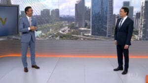 César Tralli e Alan Severiano no estúdio dos telejornais locais da Globo em São Paulo