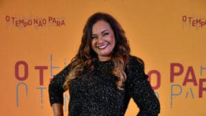 Imagem da atriz Solange Couto no evento de lançamento da novela O Tempo Não Para