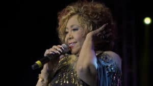Imagem da cantora Alcione no especial Alcione - O Samba é Primo do Jazz da GloboNews