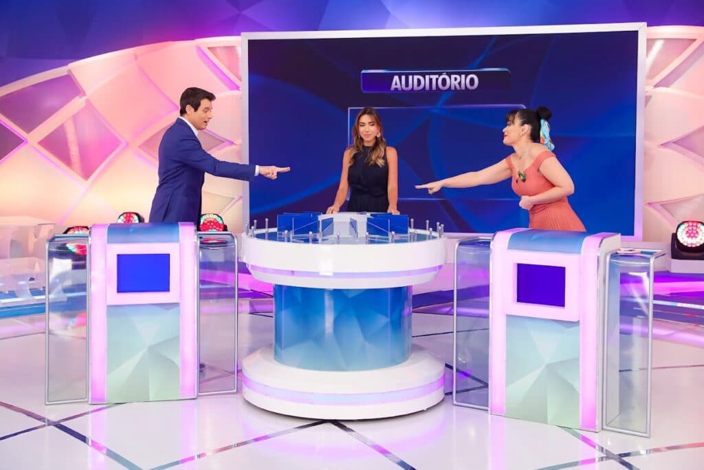 Programa Silvio Santos recebe elenco do The Noite no Jogo dos