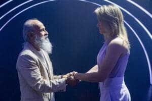 Imagem com foto do ator Osmar Prado e a apresentadora Fernanda Gentil