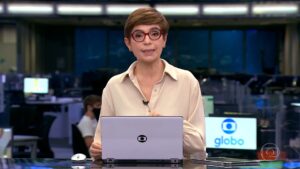 Renata Lo Prete no estúdio do Jornal da Globo