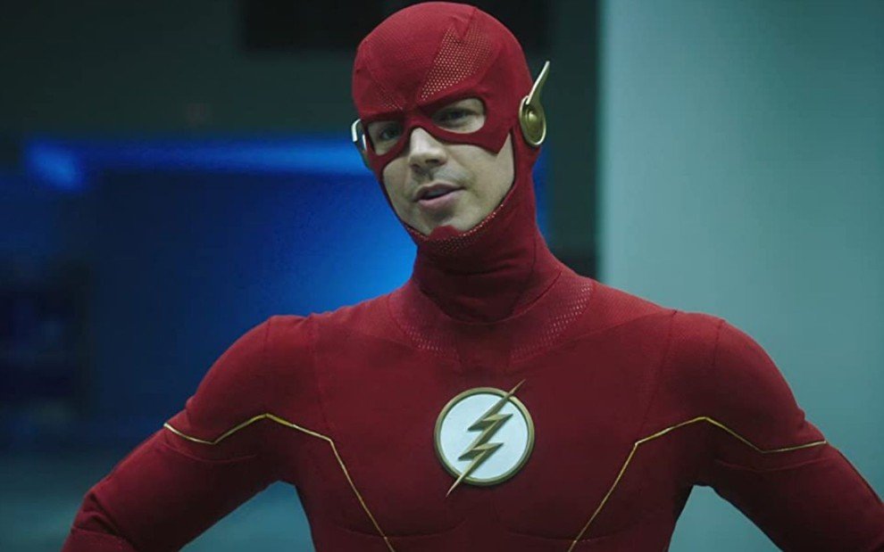 Imagem com foto do ator Grant Gustin como Flash na série