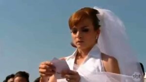 Em Amanhã é Para Sempre Fernanda vai receber um cartão misterioso durante o casamento