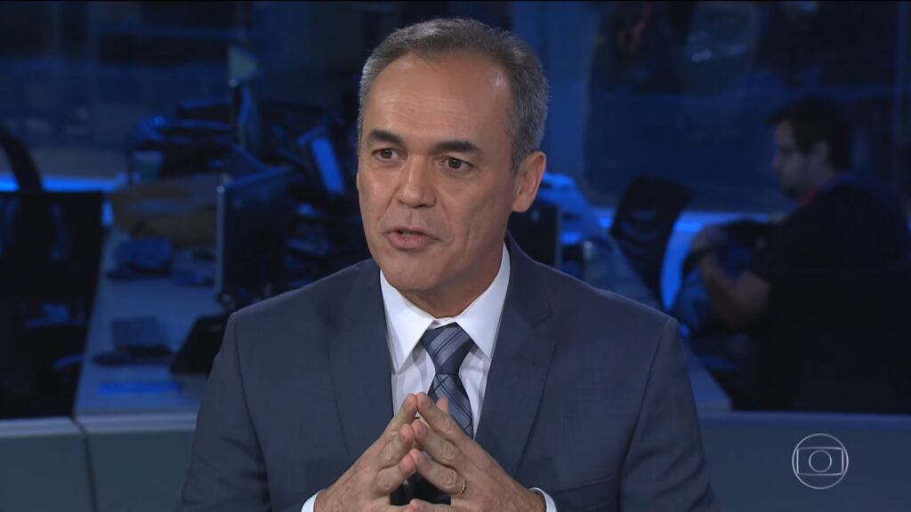 Sandro Dalpícolo no estúdio do Jornal Nacional, da Globo