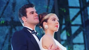 Imagem com foto dos atores Eduardo Capetillo e Thalia, intérpretes de Sérgio e Bella (Marimar)