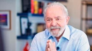 Imagem com a foto do ex-presidente Lula