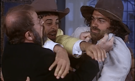 Catarina arma o maior barraco em O Cravo e a Rosa