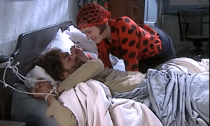 Catarina prende Petruchio na cama em O Cravo e a Rosa