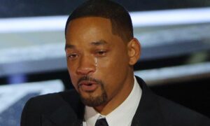 O ator Will Smith chorou ao receber o Oscar