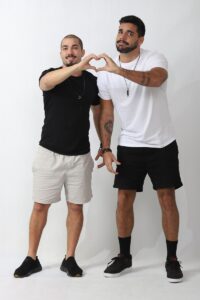 Imagem com foto dos participantes Caio e Fabio