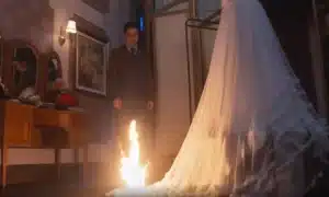 Joaquim coloca fogo em bvestido de noiva em Além da Ilusão
